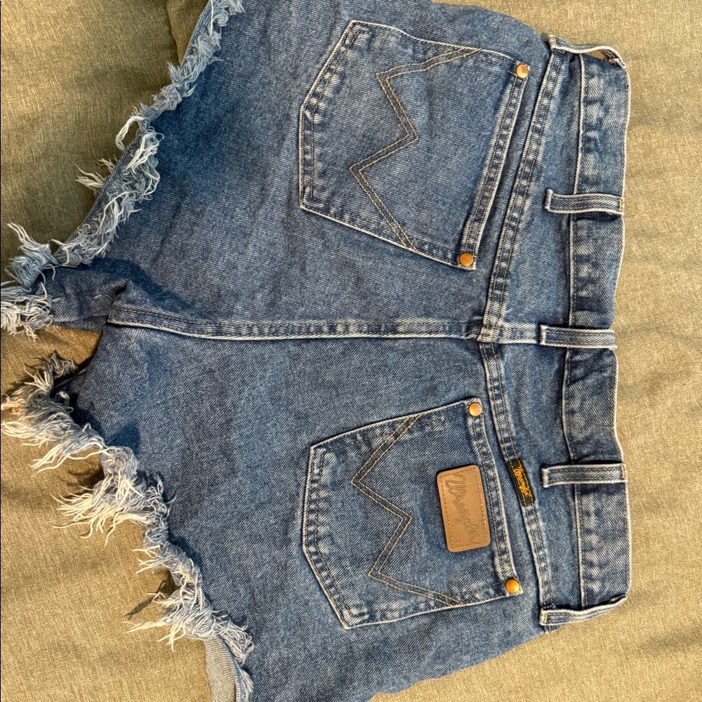 Wrangler cut off shorts size 31